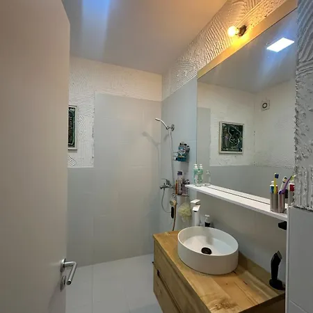 Appartement Bright Modern Designer Tirana